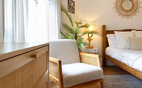 Spacious Brighton Beach Studio